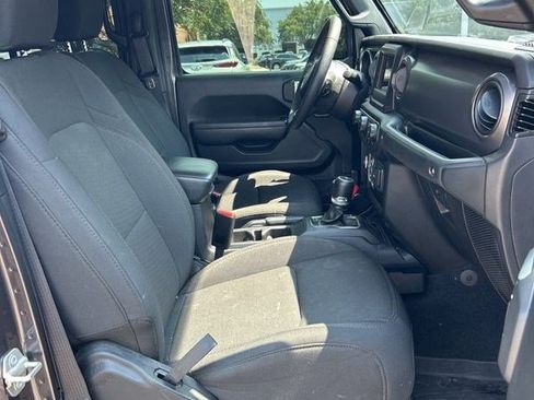 Used 2023 Jeep Gladiator Sport AWD/4WD image 16
