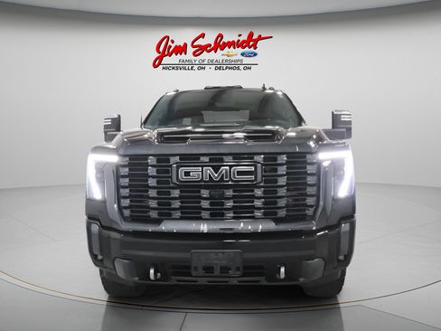 Used 2024 GMC Sierra 3500 Denali Ultimate AWD/4WD image 3
