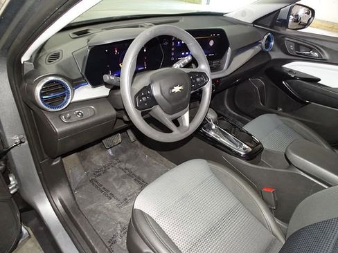 Used 2024 Chevrolet Trax LT FWD image 19
