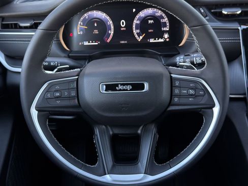 New 2025 Jeep Grand Cherokee L Altitude RWD image 11