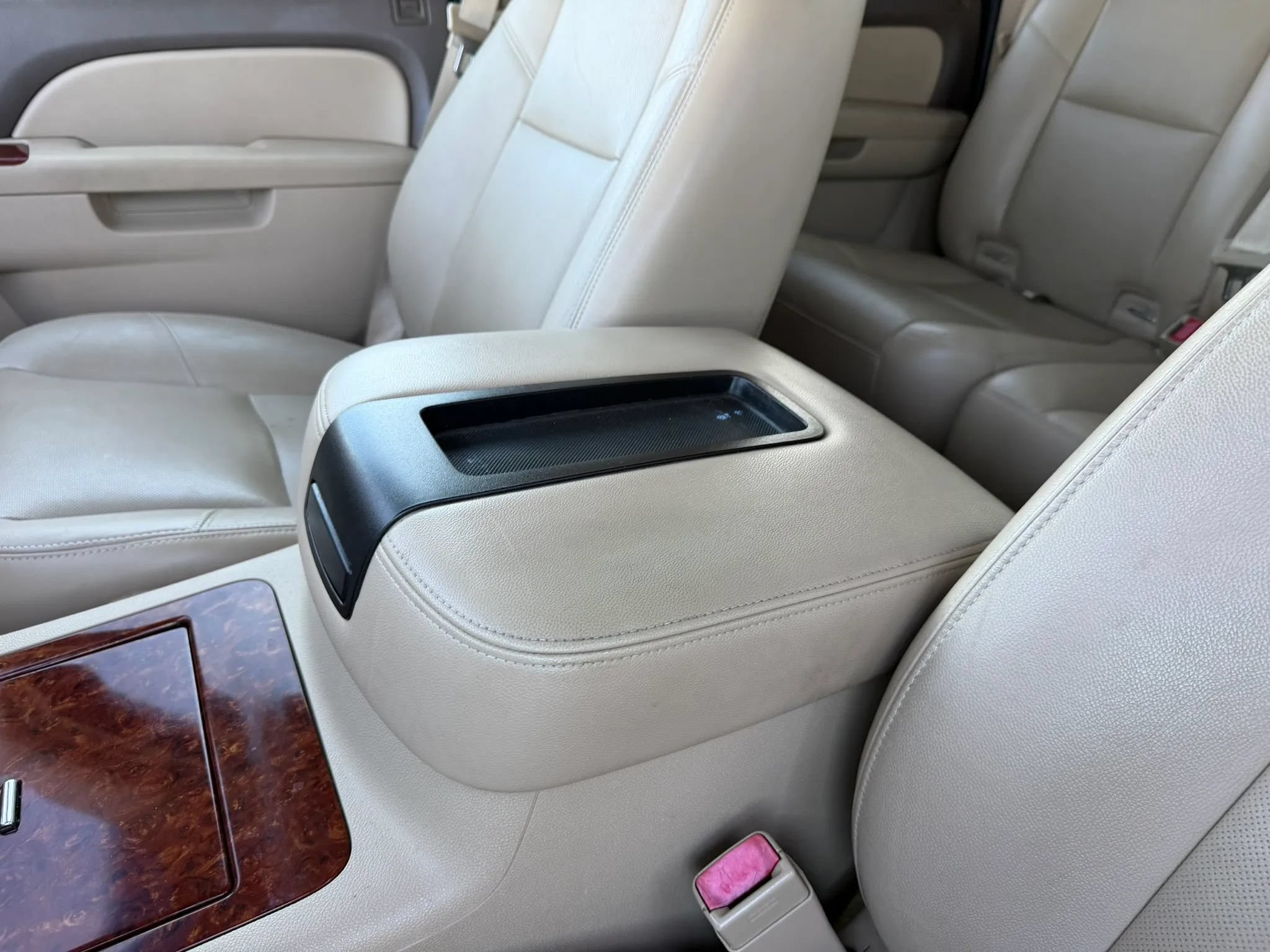 Used 2013 Chevrolet Avalanche LTZ RWD image 17