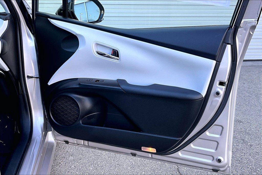 Certified 2019 Toyota Prius Prime Advanced FWD image 28