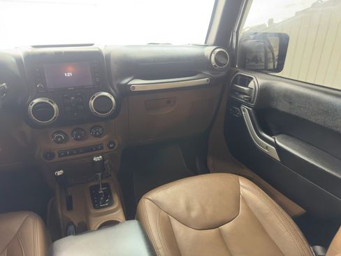 Used 2015 Jeep Wrangler Unlimited Sahara w/ Connectivity Group image 16