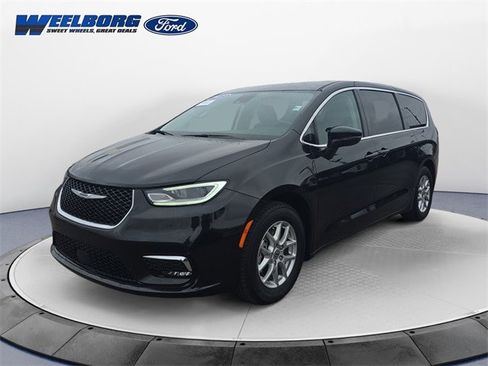 Used 2023 Chrysler Pacifica Touring-L image 1