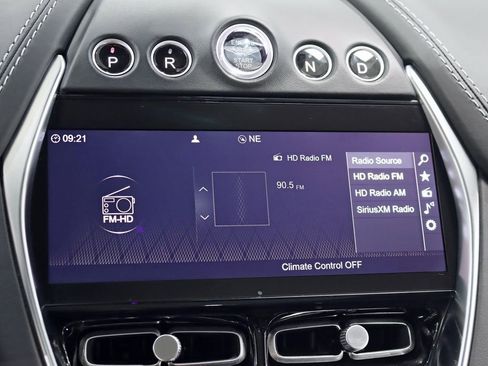 Used 2021 Aston Martin DBX AWD/4WD image 23