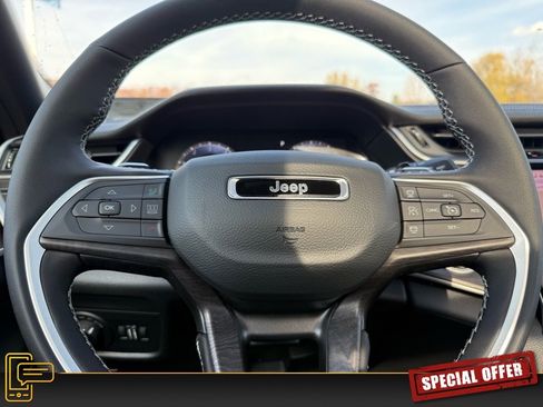 New 2025 Jeep Grand Cherokee Limited image 12