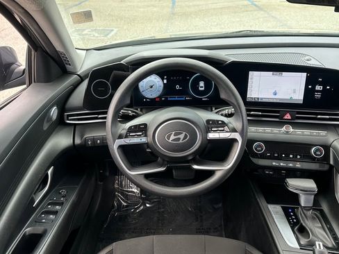 Used 2024 Hyundai Elantra SEL FWD image 23