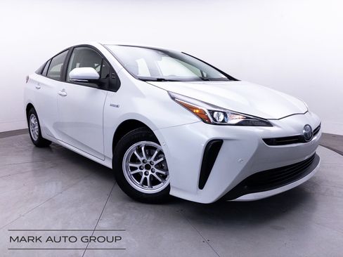 Used 2022 Toyota Prius LE FWD image 1