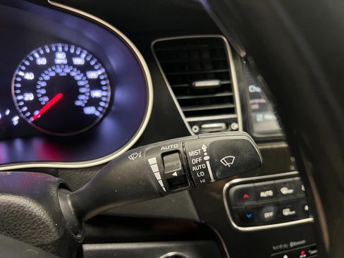 Used 2016 Kia Cadenza Premium image 41