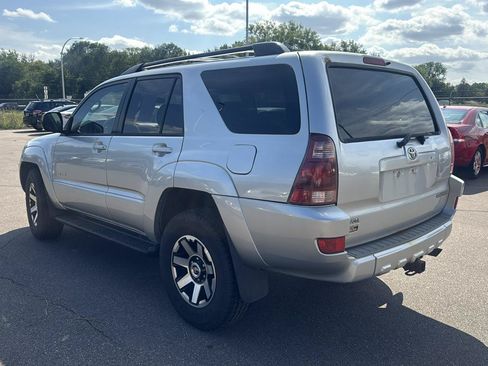 Used 2005 Toyota 4Runner SR5 AWD/4WD image 7