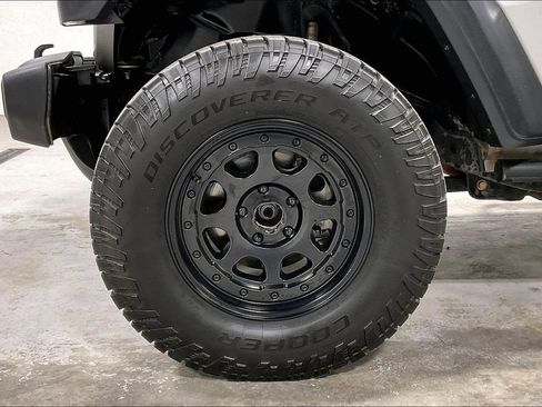 Used 2018 Jeep Wrangler Unlimited Sport image 11