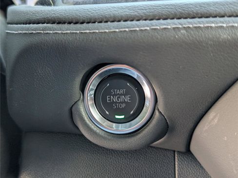 Used 2025 Chevrolet Suburban Z71 image 26