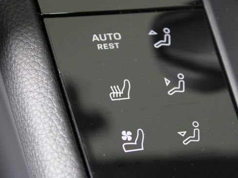 Certified 2026 Porsche Macan AWD/4WD image 29