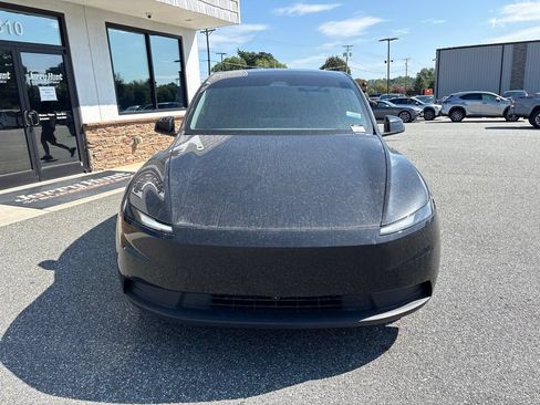 Used 2026 Tesla Model Y 2WD image 9