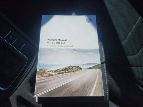 Used 2019 Volkswagen Jetta GLI Autobahn image 37