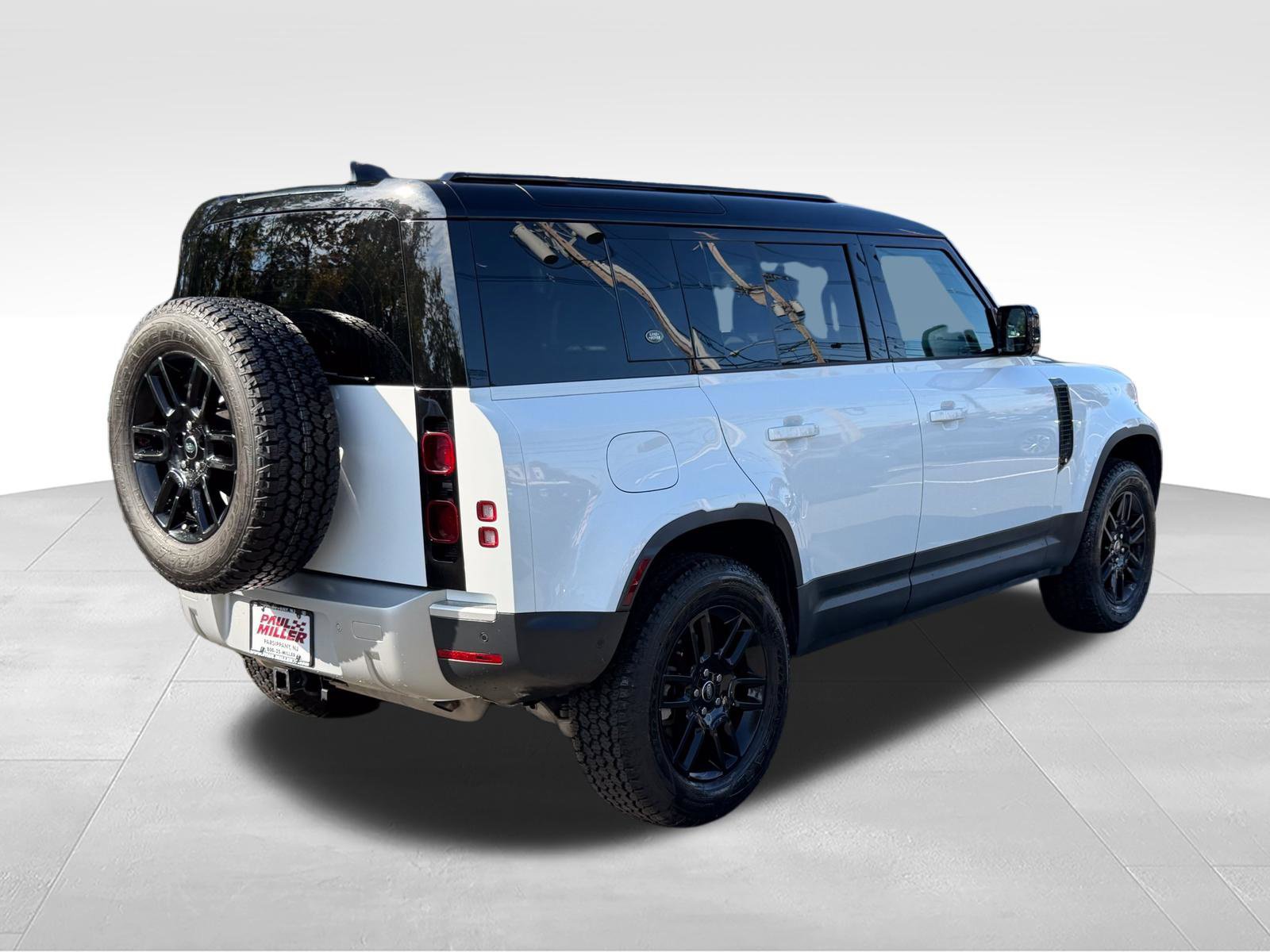 Used 2024 Land Rover Defender 110 S AWD/4WD image 7