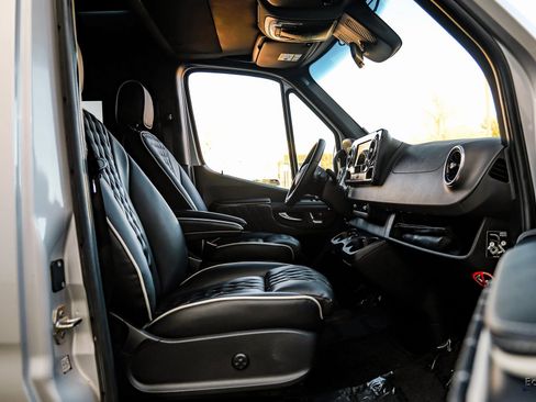 Used 2023 Mercedes-Benz Sprinter 3500 w/ Parking Package image 48