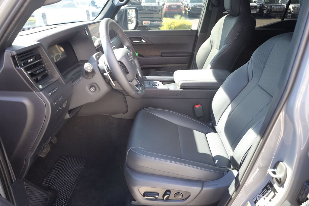 Used 2026 Lexus GX 550 w/ Accessory Package (2T) AWD/4WD image 11