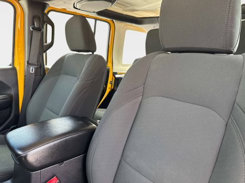 Used 2018 Jeep Wrangler Unlimited Sport AWD/4WD image 19