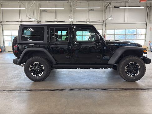 Used 2025 Jeep Wrangler Unlimited Rubicon 4xe w/ Safety Group AWD/4WD image 4