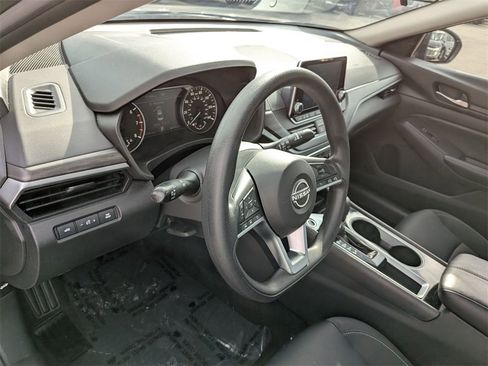 Used 2024 Nissan Altima 2.5 SV image 15