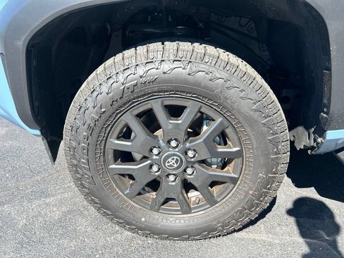 Certified 2025 Toyota 4Runner SR5 AWD/4WD image 28