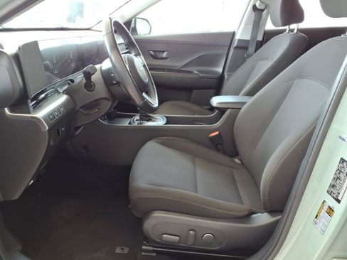Used 2024 Hyundai Kona SEL AWD/4WD image 3