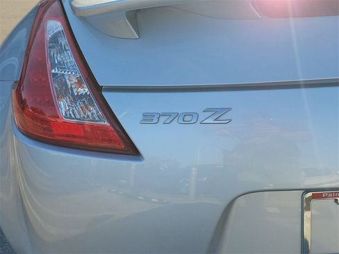 Used 2016 Nissan 370Z w/ Sport Package image 8
