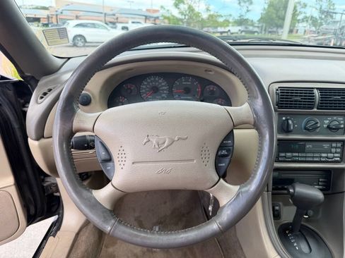 Used 2000 Ford Mustang Convertible RWD image 12