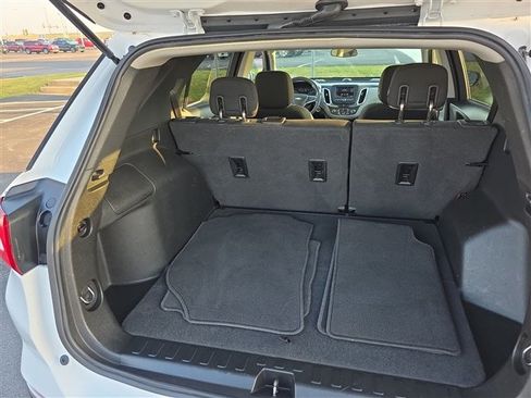Used 2020 Chevrolet Equinox LS w/ LS Convenience Package image 18
