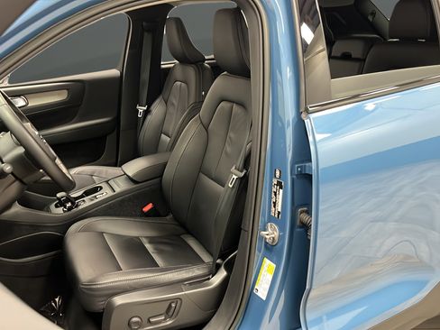 Used 2024 Volvo XC40 B5 Core w/ Protection Package Premier AWD/4WD image 9