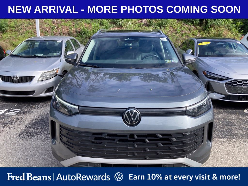 Used 2026 Volkswagen Tiguan SE AWD/4WD image 2