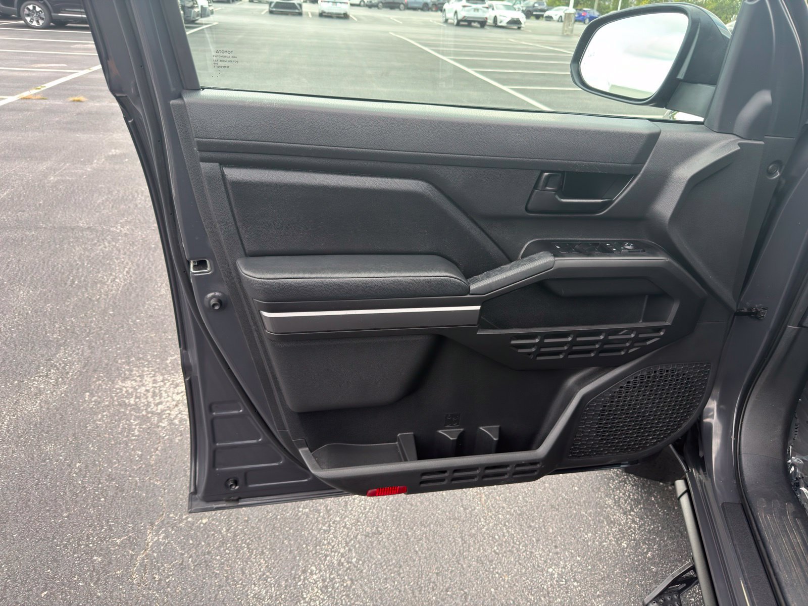 Used 2024 Toyota Tacoma SR5 AWD/4WD image 11