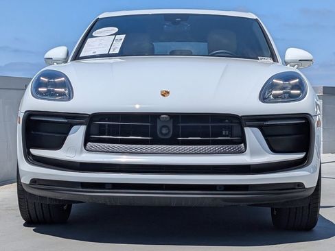 Certified 2024 Porsche Macan AWD/4WD image 8