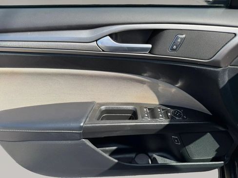 Used 2017 Ford Fusion S FWD image 9