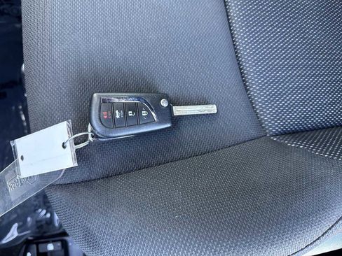 Used 2022 Toyota Corolla SE image 31