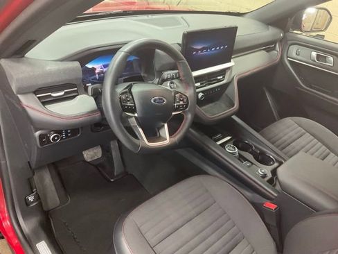 Used 2025 Ford Explorer ST-Line w/ ST-Line Street Pack AWD/4WD image 5