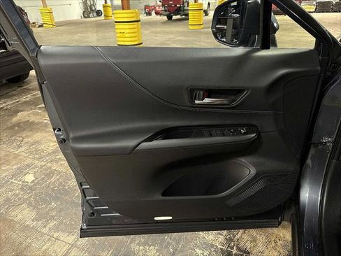 Certified 2023 Toyota Venza LE image 28