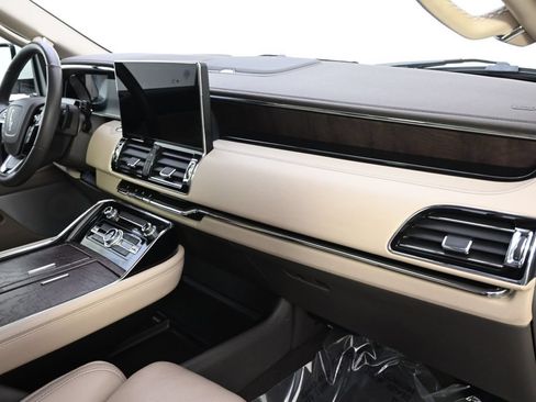 Used 2022 Lincoln Navigator Reserve AWD/4WD image 15
