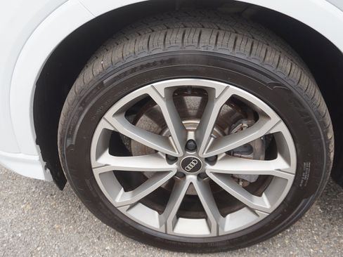 Used 2022 Audi Q4 e-tron Premium Plus AWD/4WD image 9
