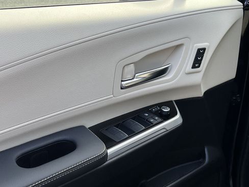 New 2026 Toyota Sienna Platinum AWD/4WD image 10