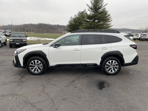 Used 2025 Subaru Outback Premium w/ Popular Package #1A image 2