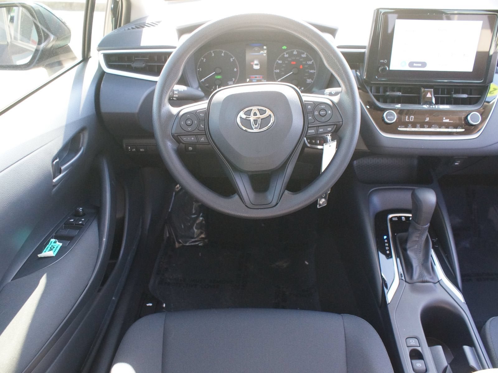 Used 2025 Toyota Corolla LE FWD image 5
