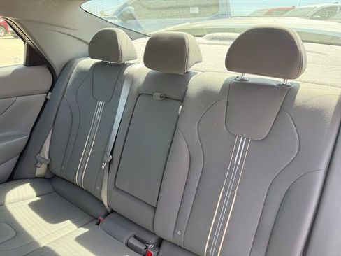 Used 2025 Hyundai Elantra SEL image 31