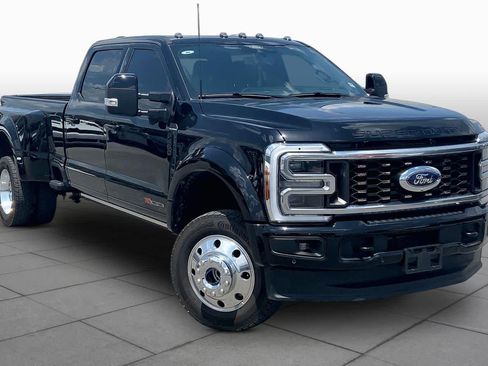 Used 2025 Ford F450 Platinum w/ FX4 Off-Road Package AWD/4WD image 2