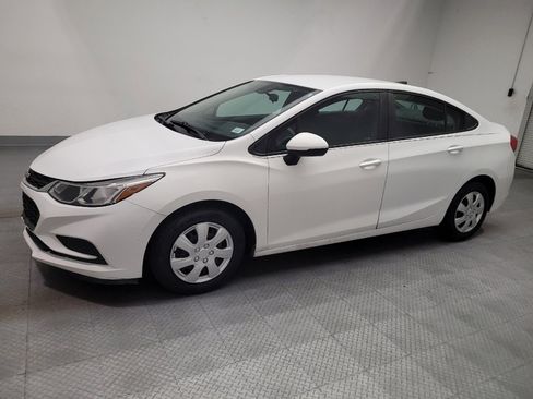 Used 2018 Chevrolet Cruze LS FWD image 2