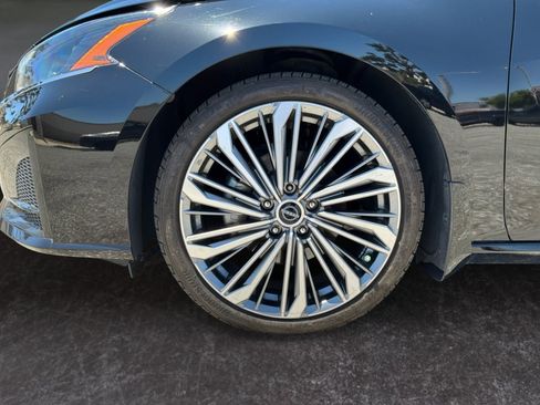 Used 2023 Nissan Altima 2.5 SL FWD image 9