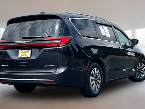 Used 2021 Chrysler Pacifica Touring-L FWD image 6