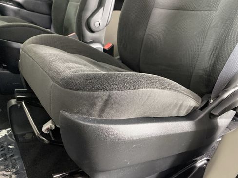 Used 2019 Dodge Grand Caravan SE w/ UConnect Hands-Free Group FWD image 16