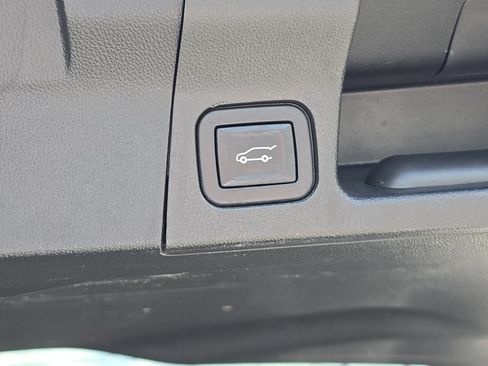 Used 2021 GMC Acadia SLT w/ Premium Package FWD image 26